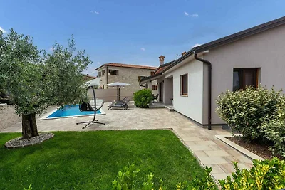 Villa mit Pool und Klimaanlage