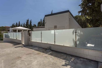 Ferienhaus mit Pool und Jacuzzi