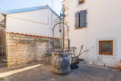 Villa mit Terrasse, Pool und Klimaanlage