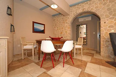 Komfortables Ferienhaus Vanja mit privatem Po