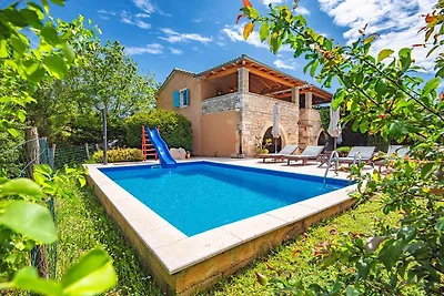 Ferienhaus mit Pool und Klimaanlage
