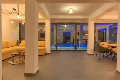 Villa nur 200 m vom Zentrum entfernt