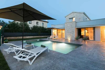 Villa mit Klimaanlage und Pool