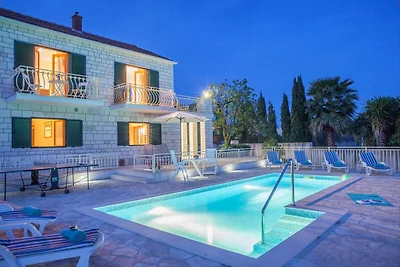 Villa mit Meerblick und Pool