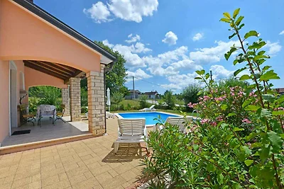 Villa mit Pool und Klimaanlage