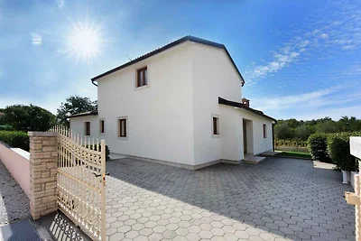 Villa mit Pool und Klimaanlage