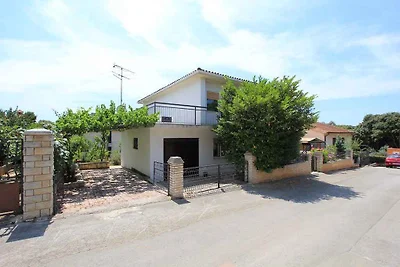 Ferienhaus mit Garten und Grill in Strandnähe