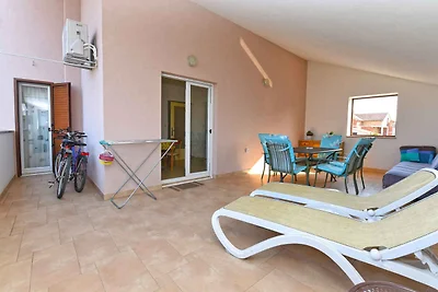 Ferienwohnung mit Terrasse und Klimaanlage