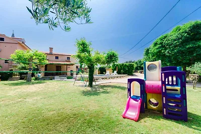 Ferienhaus mit Pool und Klimaanlage