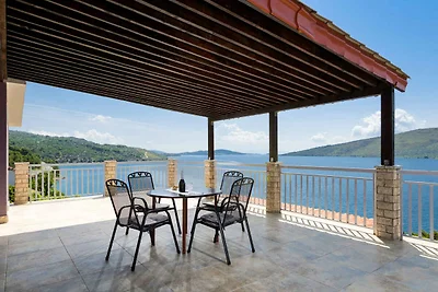 Ferienhaus mit Pool, mit Meerblick