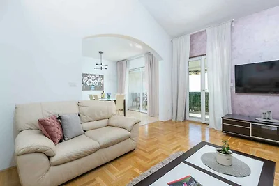 Modern eingerichtetes Apartment für vier Pers