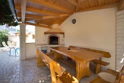 Villa mit Pool und mediterranem Garten