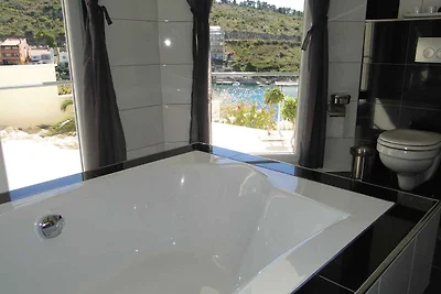 Ferienwohnung mit Poolnutzung und Meerblick