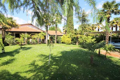 Bungalow mit schönem Garten und Klimaanlage