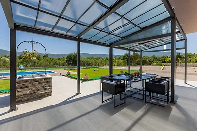 Ferienhaus mit Pool und Klimaanlage