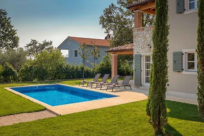 Villa mit Pool und Garten