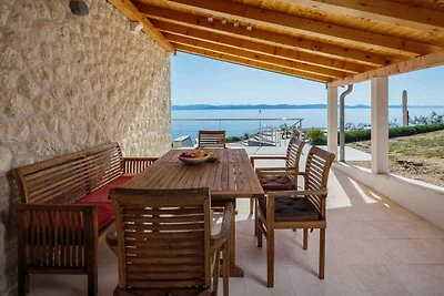 Villa mit Pool und am Strand