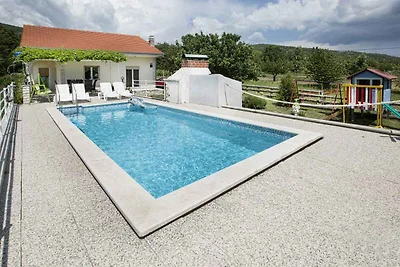 Ferienhaus mit Aussenpool