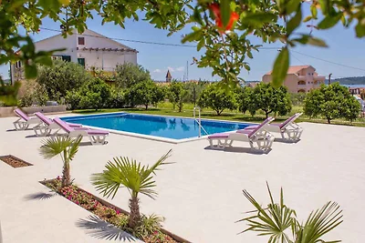 Ferienwohnung mit Pool und 80 m zum Strand