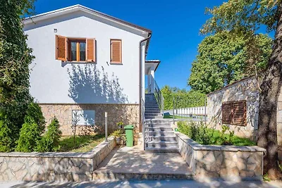 Villa mit Swimmingpool und Gartenküche