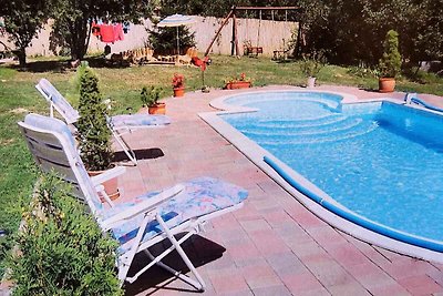 Ferienhaus mit Pool, Planschbecken und