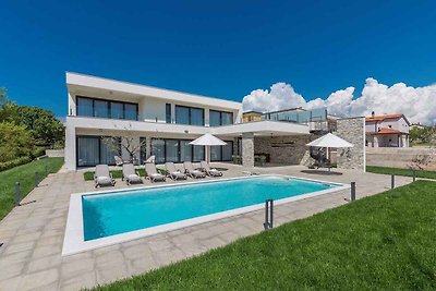 Villa mit Pool und Klimaanlage