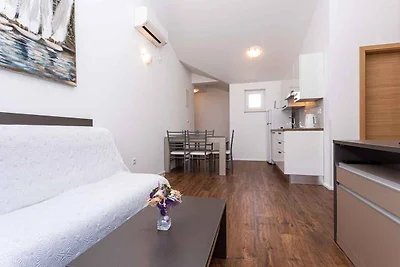 Ferienwohnung mit Klimaanlage und Balkon