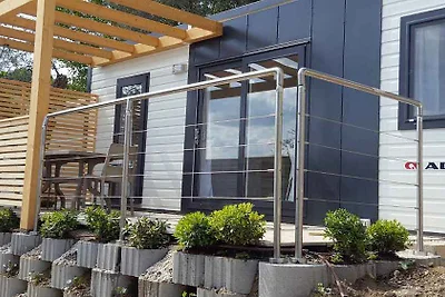 Mobilehome mit halbüberdachter Holzterrasse