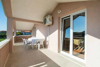 Ferienwohnung mit Balkon und Pool