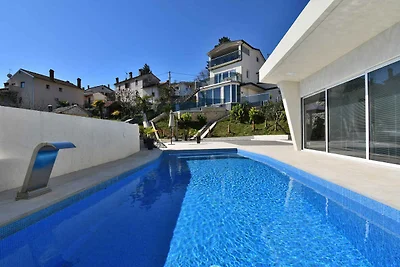 Luxuriöse Unterkunft mit Pool in Matulji