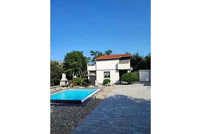 Ferienhaus mit Pool und Garten