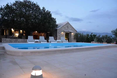 Villa mit Pool in abgeschiedener und ruhiger