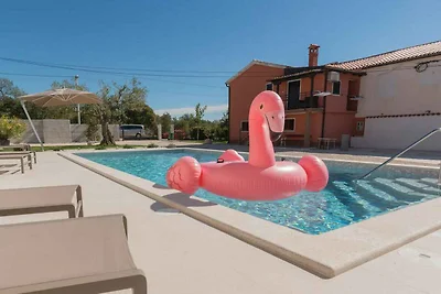 Villa mit Swimmingpool und Grill