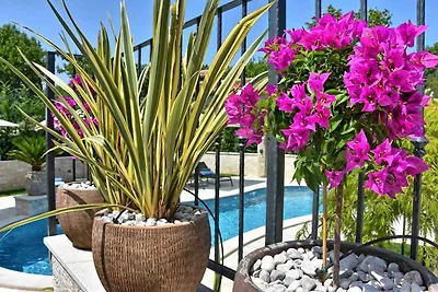 Villa mit Pool, Sauna