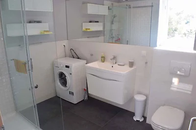 Ferienwohnung mit Klimaanlage und Pool, 200 m