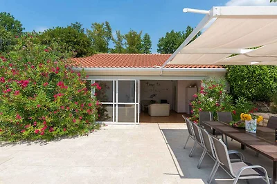 Villa mit Terrasse, Klima und Pool