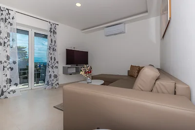 Ferienwohnung mit Meerblick und Pool