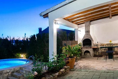 Ferienhaus mit Pool und Blick auf das Meer