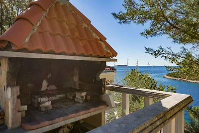 Villa mit Pool und Meerblick