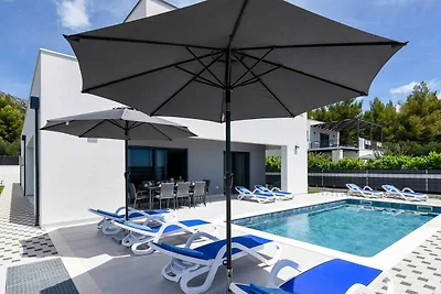 Villa mit Klimaanlage und Pool