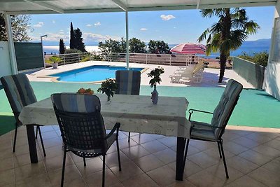 Ferienhaus mit Meerblick und Pool