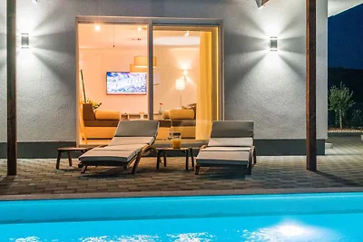 Villa mit Klimaanlage und Pool