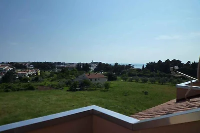 Ferienwohnung mit Gartenmöbeln und Grill