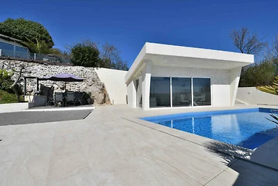 Luxuriöse Unterkunft mit Pool in Matulji