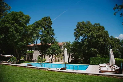 Villa mit Aussenpool