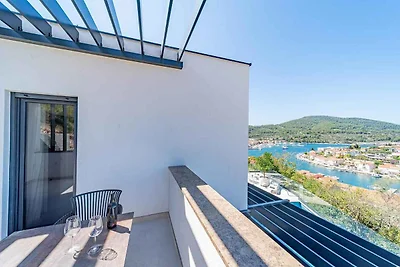 Villa mit Pool und Meerblick