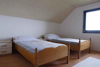 Ferienhaus mit Balkon und Garten