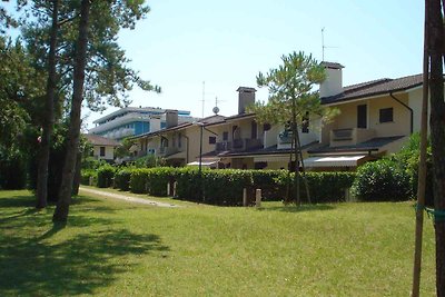 Ferienhaus mit Schwimmbad und Tennisplatz