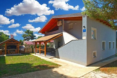 Ferienhaus mit Pool und Klimaanlage