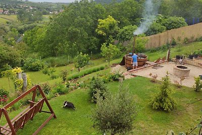 Ferienhaus in einer malerischen Landschaft mi